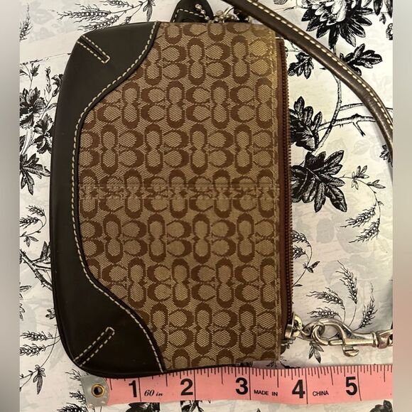 Vintage Coach Leather and Logo Jacquard Wristlet Authentic - Picture 2 of 4